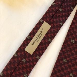 Men's Burberry tie-red with equestrian knight logo